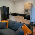 Nouveau Tres Beau T2 Neuf Avec Terrasse Coeur De Gare Apartamento Castelnaudary